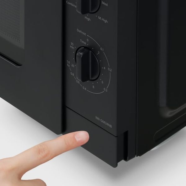 Lò vi sóng Panasonic NN-GT35NBYUE có nướng 23L 1000W cảm ứng 4 chức năng
