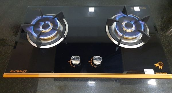 Bếp gas âm Eurosun EU-GA278 mặt kính cường lực chịu nhiệt dày 8mm vát cạnh mâm chia lửa bằng đồng 100% Italy Design