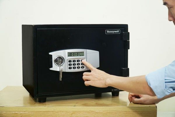 Két sắt Honeywell 5601 Bộ nhớ Flash Ram Đọc đĩa LCD Lưu lịch sử truy nhập