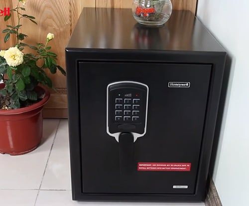 Két sắt Honeywell 2605 chống cháy chống nước dung tích 25,4 lít trọng lượng 51,2kg