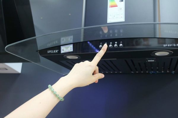 Máy hút mùi Spelier SP-651G áp tường 3 cấp độ