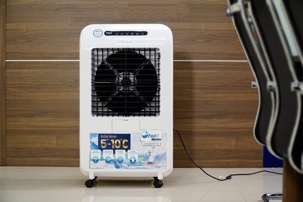 Máy làm mát FujiE AC-602N-GreyWhite làm mát bằng nước không phun sương không ẩm ướt giảm từ 5-10oC