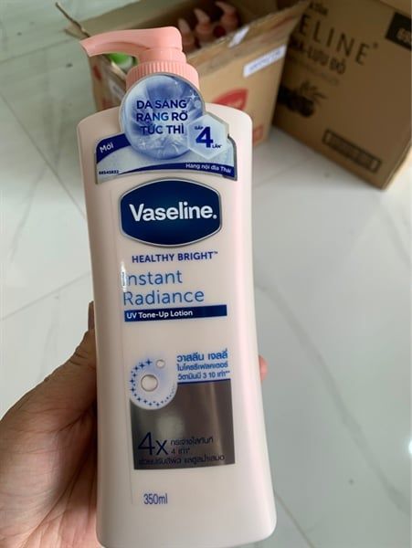 VASELINE_Sữa Dưỡng Thể Trắng Da Tức Thì INSTANT RADIANCE 350ml
