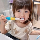  BRUSH-BABY BÀN CHẢI ĐIỆN SÓNG ÂM DÙNG PIN CÓ NẮP ĐẬY GOKIDZ (TỪ 3 TUỔI) - XANH 
