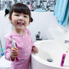  BRUSH-BABY BÀN CHẢI ĐIỆN SÓNG ÂM DÙNG PIN CÓ NẮP ĐẬY GOKIDZ (TỪ 3 TUỔI) - XANH 