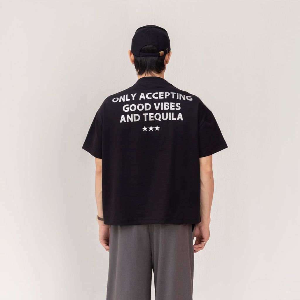 Áo Thun Unisex Form Boxy In Nhũ - Đen