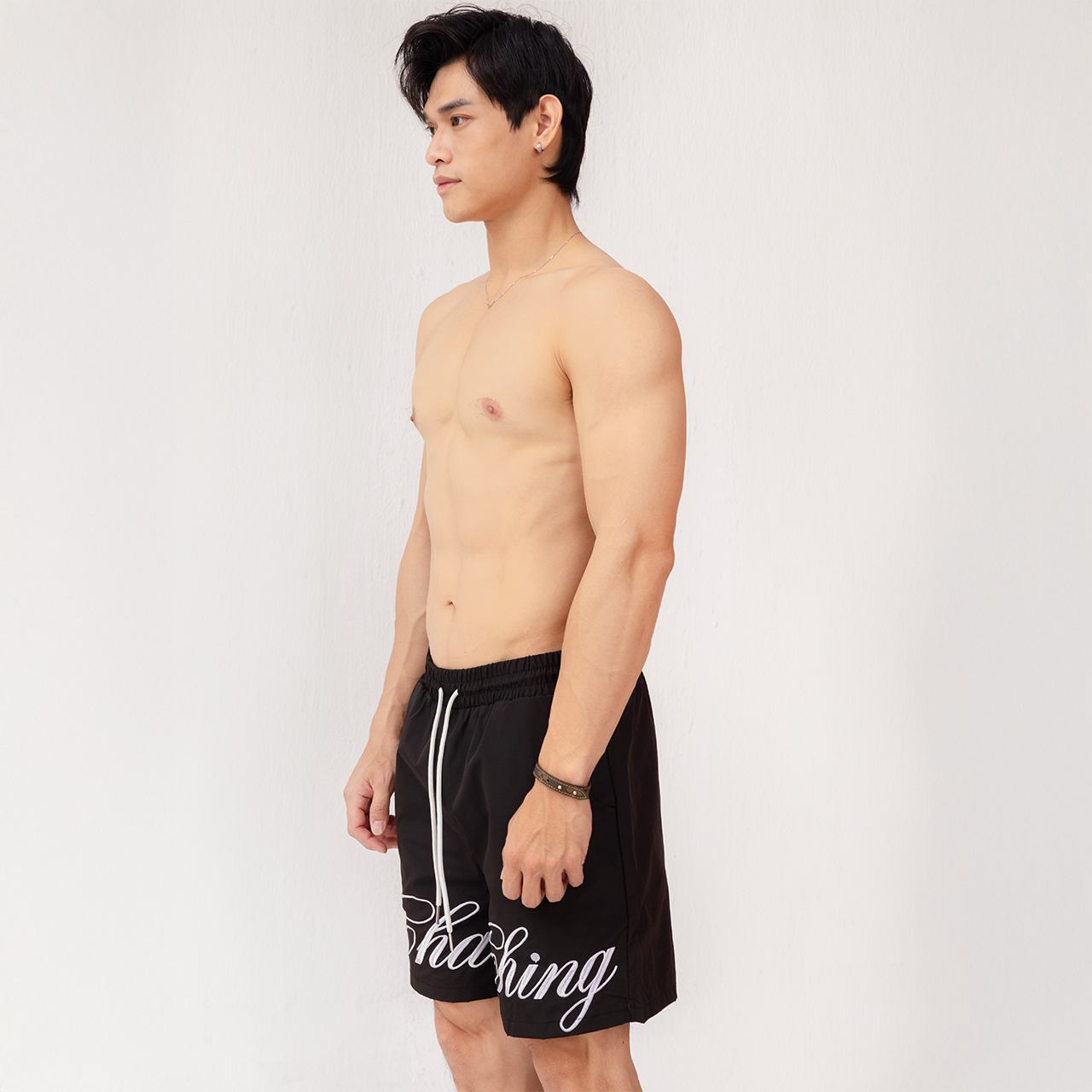  Quần Short Vải Dù Logo Thêu Unisex - Đen 