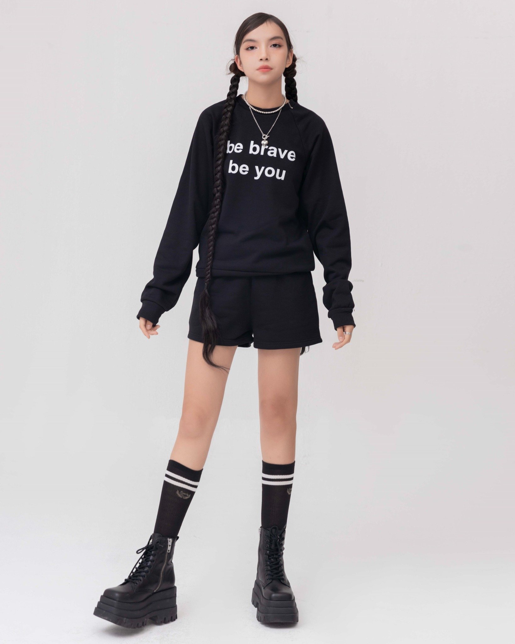  Set Đồ Nỉ Dài Tay và Quần Short - Đen 
