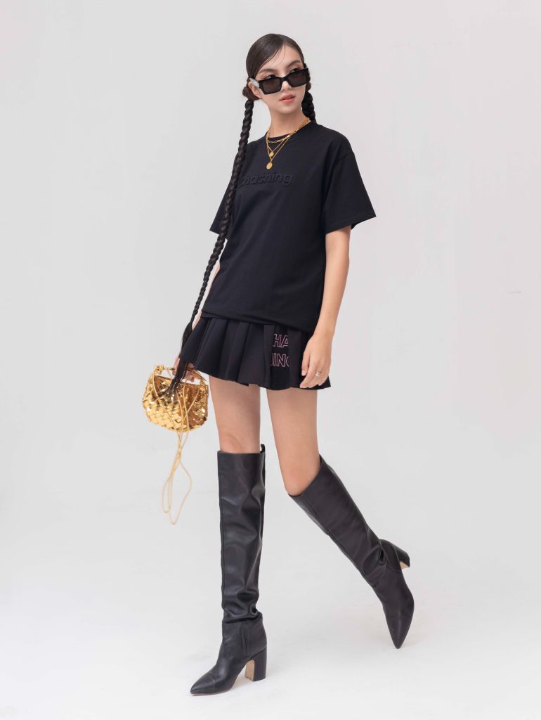 Áo Thun Hoạ Tiết Chữ Dập Nổi - Đen