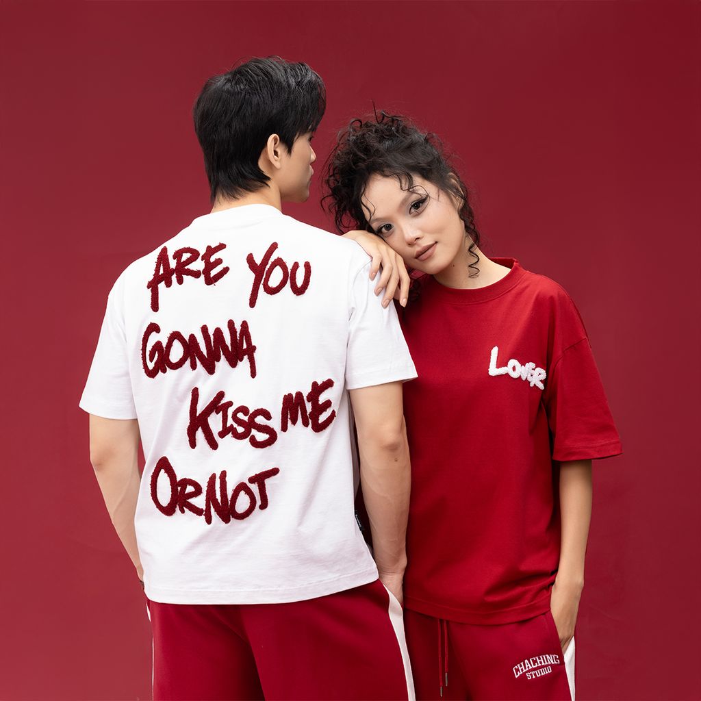 Áo Thun Couple Họa Tiết Lover Bông Xù - Đỏ đô