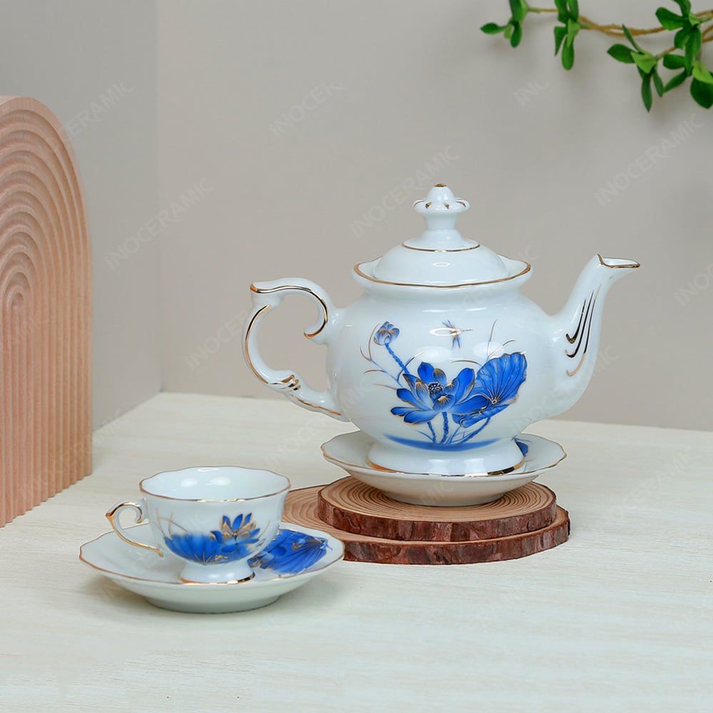 Bộ ấm trà Đài Các miệng lượn sen xanh vẽ vàng