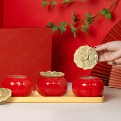 Khay 3 hũ mứt quả hồng men đỏ – Quà Tết gốm sứ Bát Tràng cao cấp