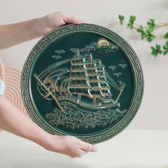 Quà tặng Đại hội Đảng - Đĩa trưng bày Thuận buồm men lục kẻ vàng D32