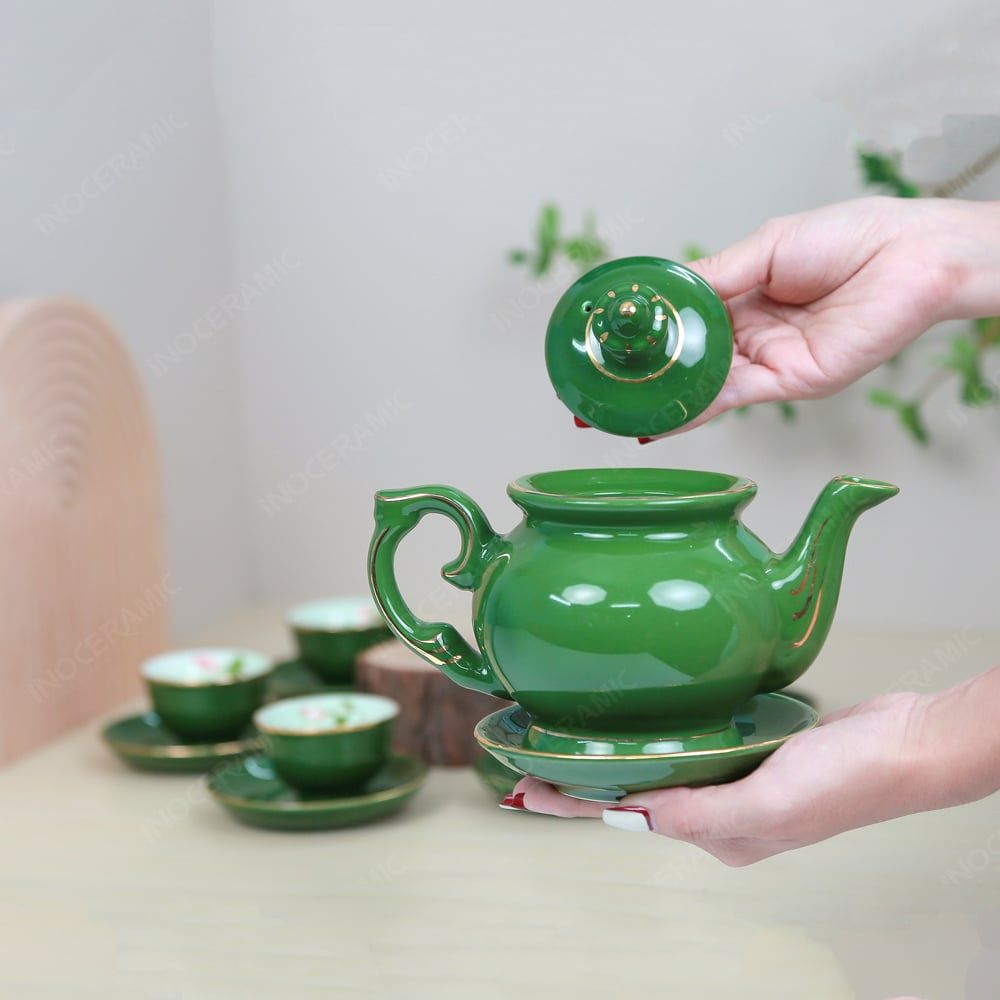 Bộ ấm trà Đài Các men lục vẽ sen chỉ vàng