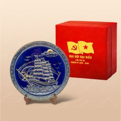 Quà tặng Đại hội Đảng - Đĩa trưng bày Thuận buồm men lam kẻ vàng D32