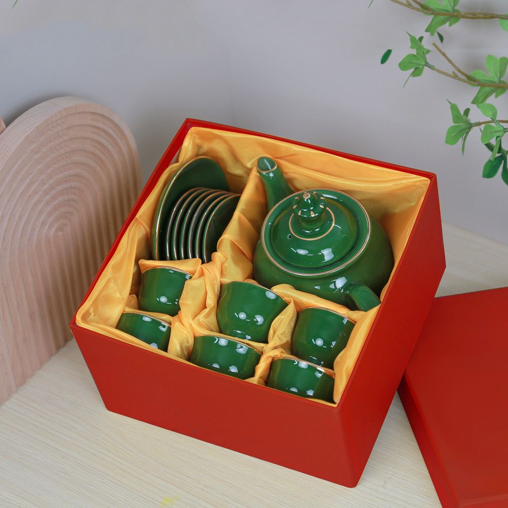 Bộ ấm trà Đài Các men lục vẽ sen chỉ vàng