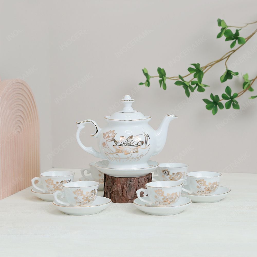 Bộ ấm trà Đài Các miệng lượn sen vàng vẽ vàng