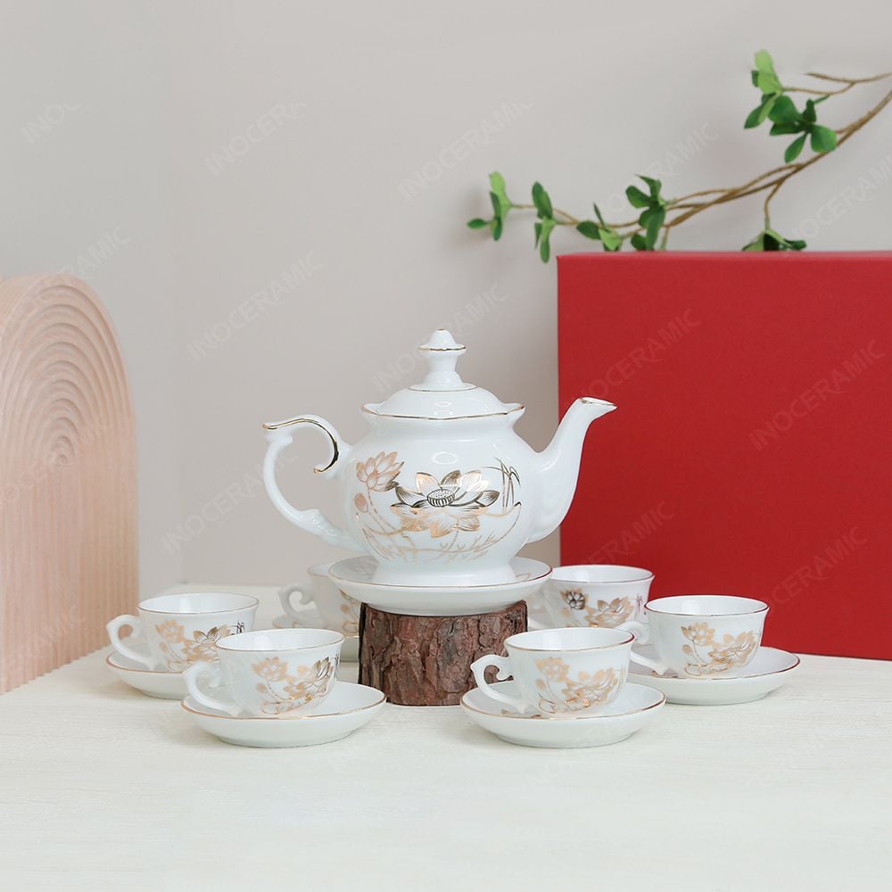 Bộ ấm trà Đài Các miệng lượn sen vàng vẽ vàng