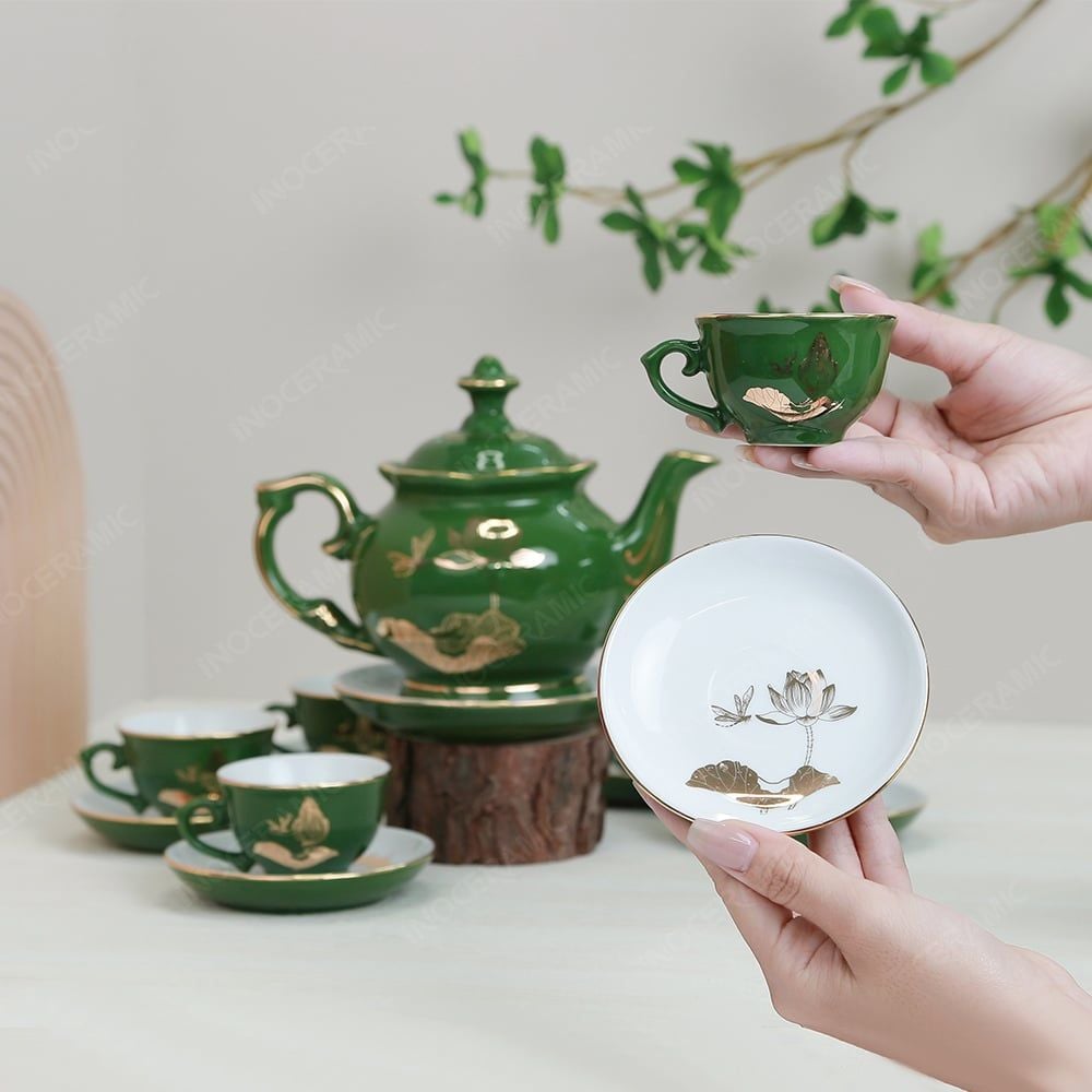 Bộ ấm trà Đài Các miệng lượn men lục sen chuồn vẽ vàng