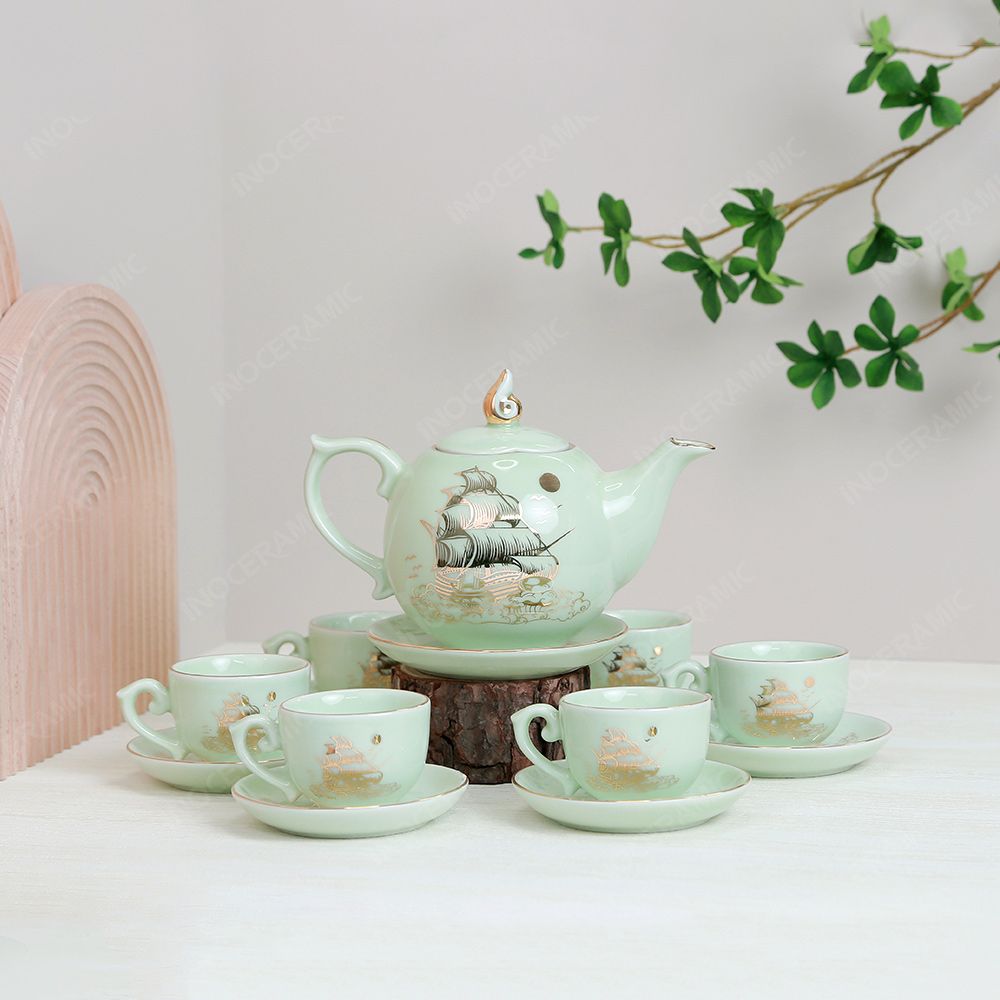 Bộ ấm trà Mẫu Đơn men ngọc Thuận buồm chỉ vàng