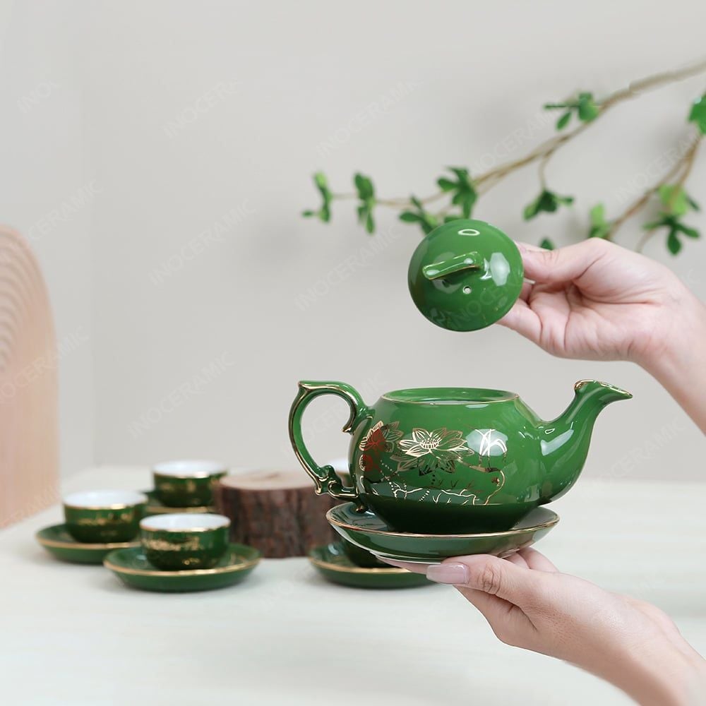 Bộ ấm trà Kỳ lân men lục sen vàng