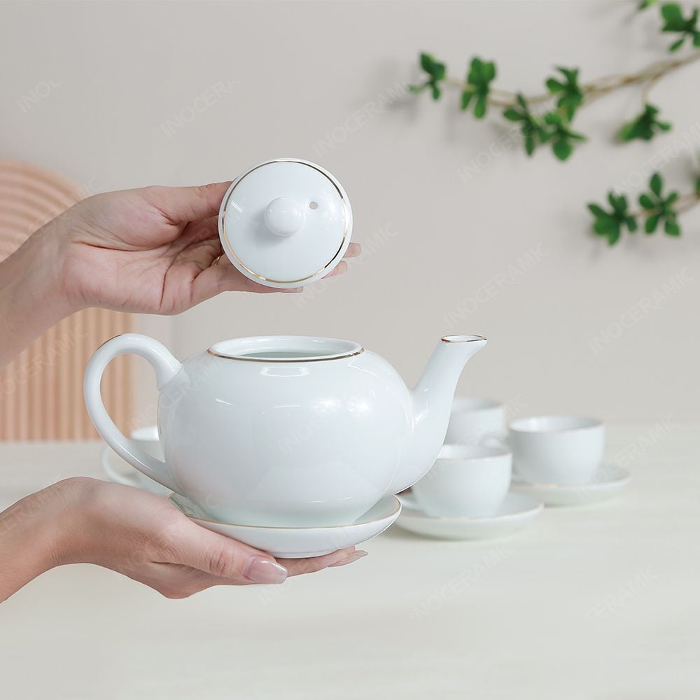 Bộ ấm trà quai lượn kẻ chỉ vàng