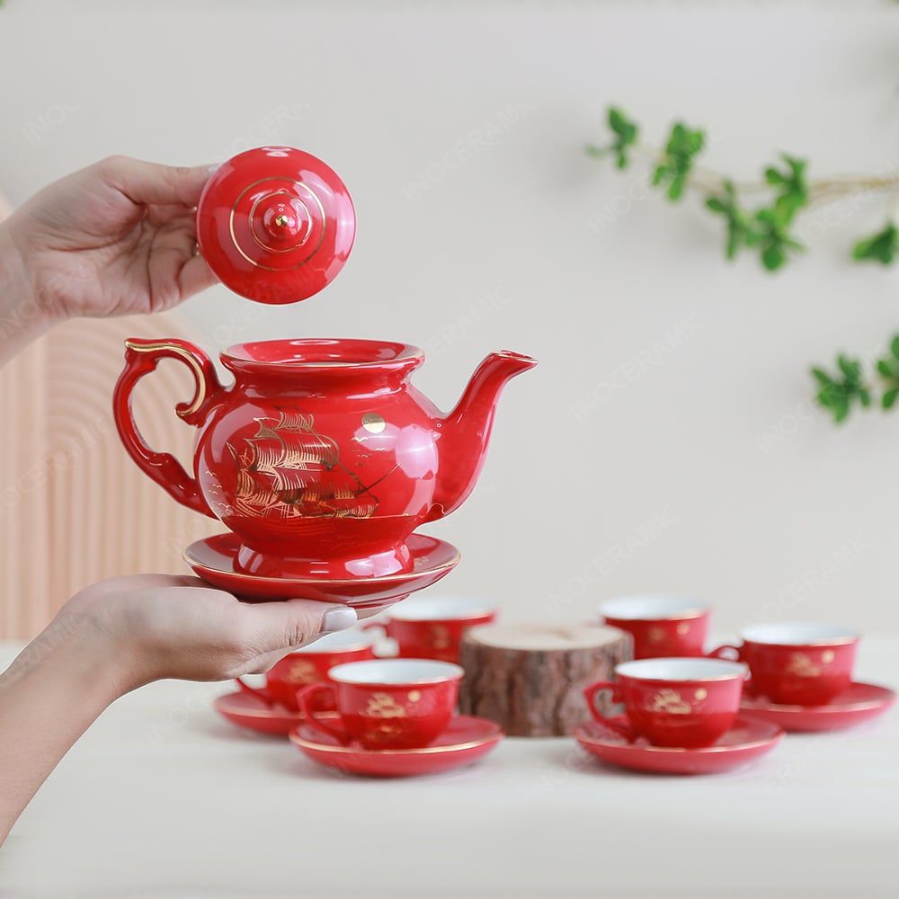 Quà tặng Quân đội - Bộ ấm trà Đài Các men đỏ Thuận buồm vẽ vàng