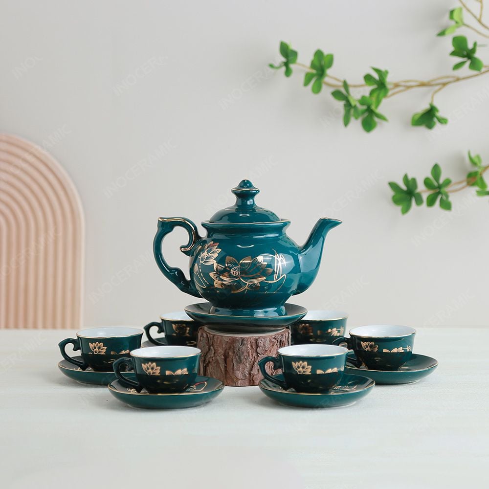 Quà tặng Đại hội Đảng - Bộ  ấm trà Đài Các men lam sen vàng kẻ vàng