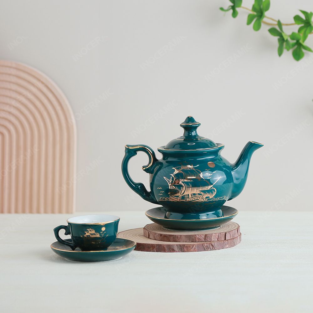 Bộ ấm trà Đài Các men lam Thuận buồm kẻ chỉ vàng