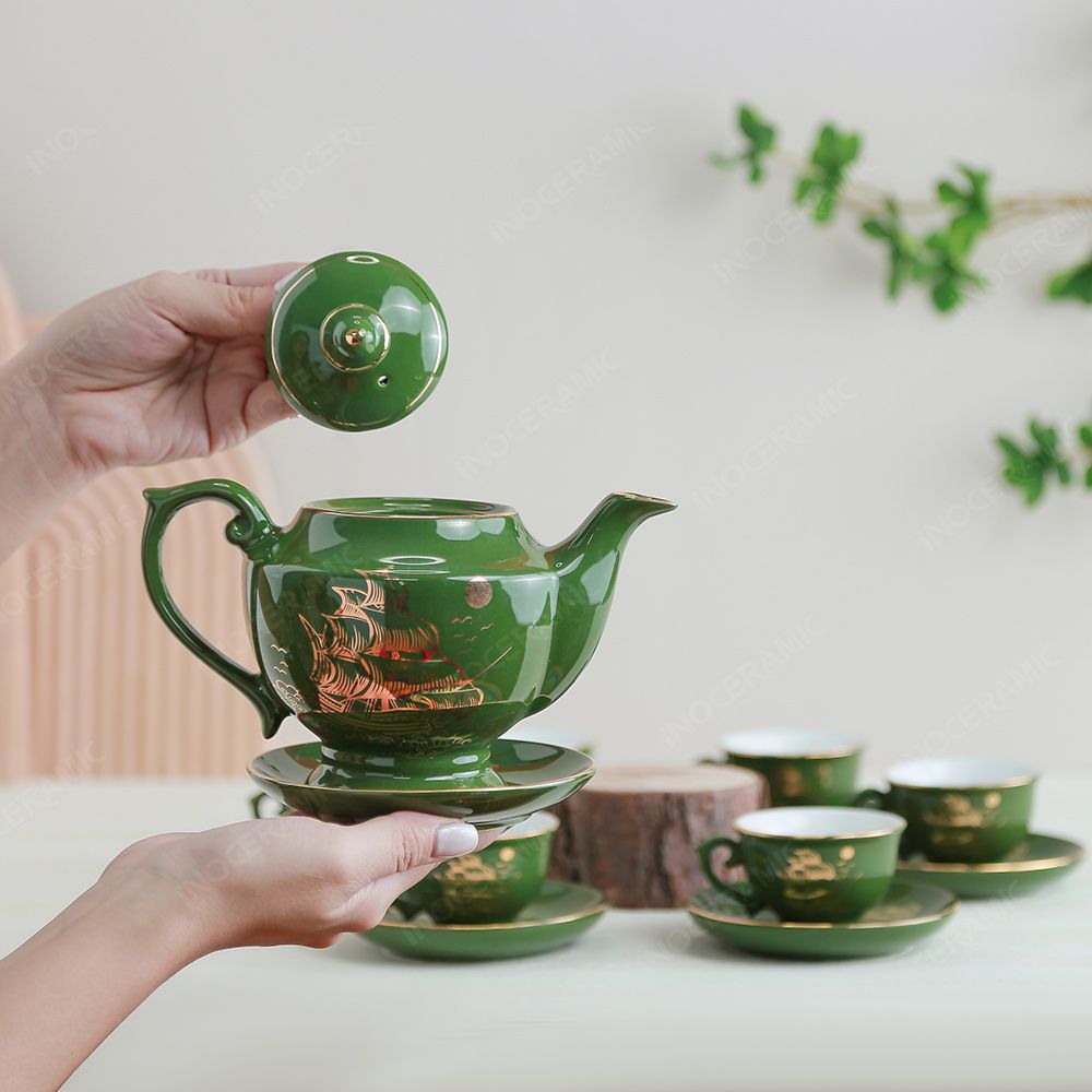 Bộ ấm trà Đèn Thần men lục Thuận buồm kẻ vàng