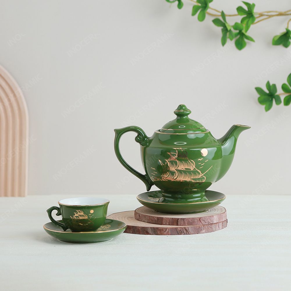 Bộ ấm trà Đèn Thần men lục Thuận buồm kẻ vàng