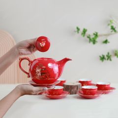 Quà tặng Quân đội - Bộ ấm trà Mẫu Đơn men đỏ Thuận buồm vẽ vàng