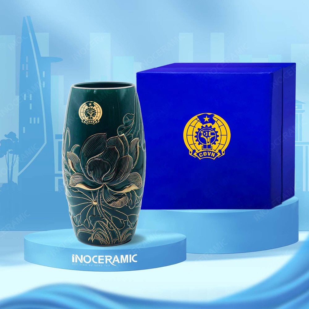 Quà tặng Công đoàn - Lọ hoa bom men lục sen vàng khắc nổi H27