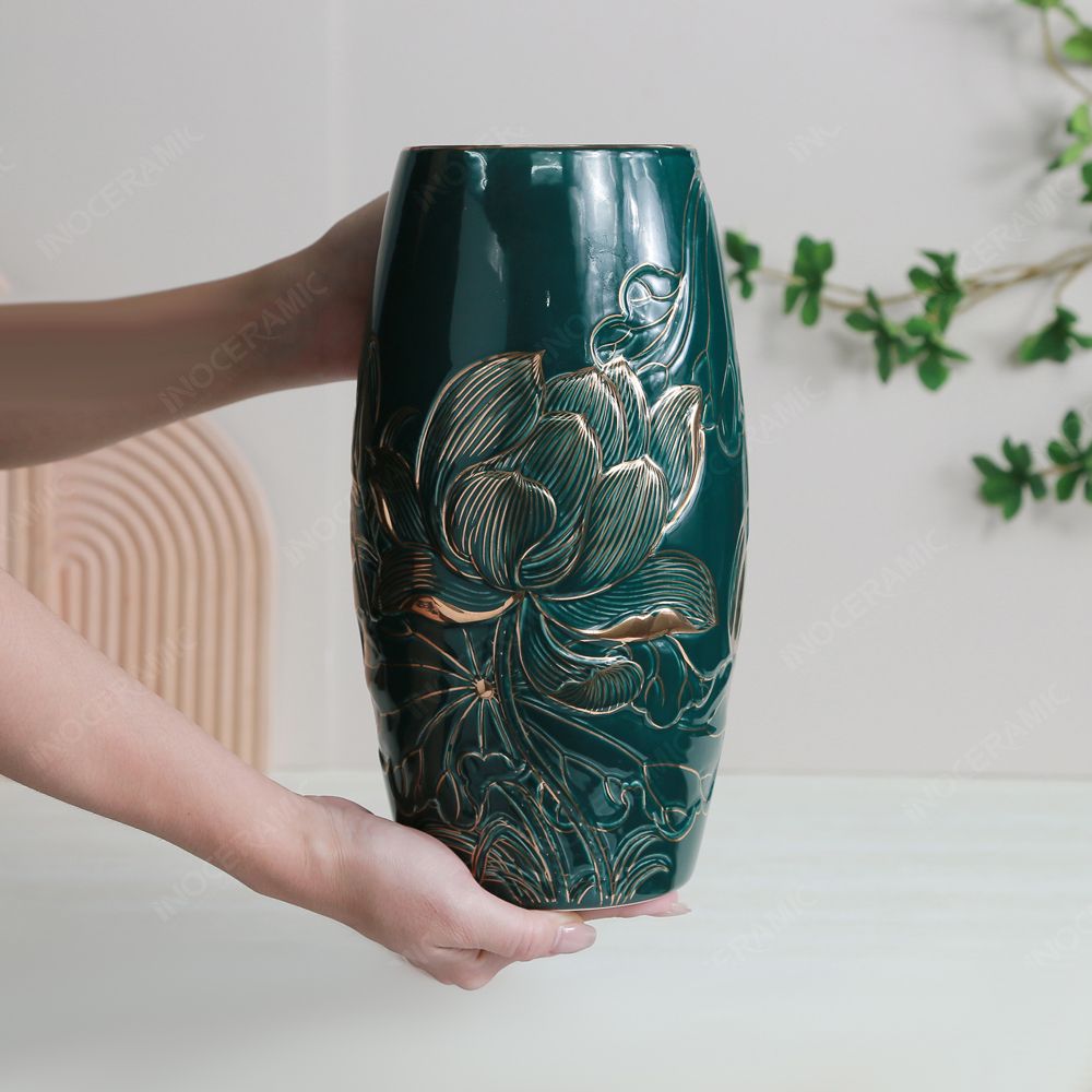 Lọ bom men lục sen vàng khắc nổi