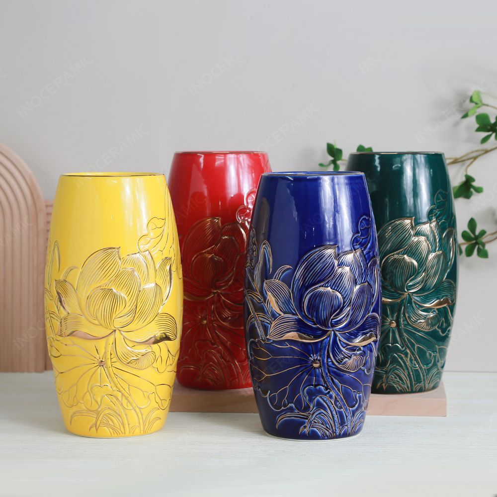 Lọ bom men lục sen vàng khắc nổi
