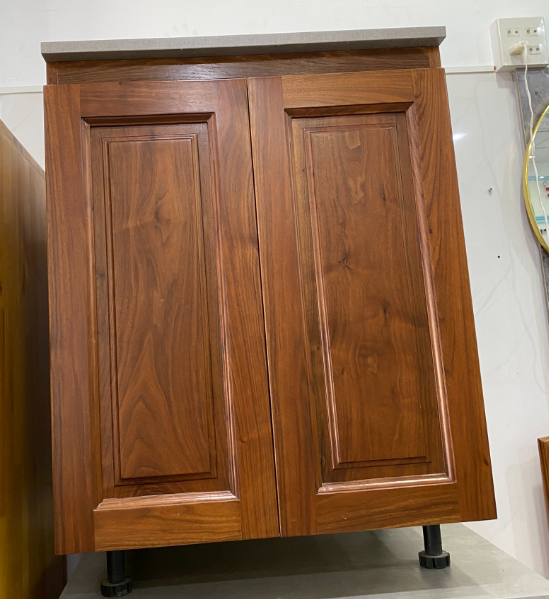 Tủ bếp dưới gỗ tần bì (ASH), cánh chạy pano phủ màu óc chó 600 x 610 x 810mm