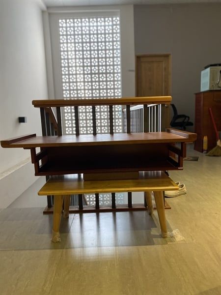 Trang thờ màu nâu đỏ