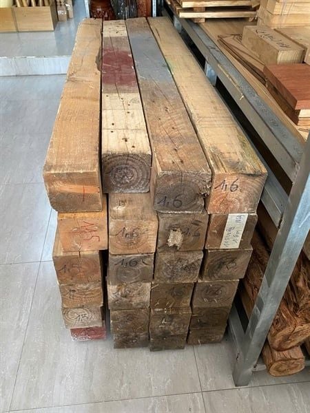 Thông pallet vuông chưa bào 115 x 115 x 1600