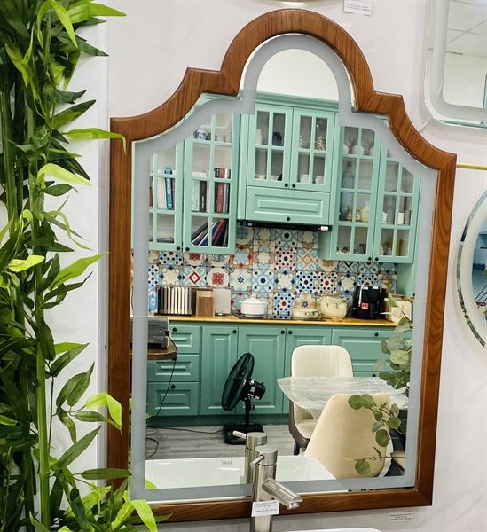 Gương viền gỗ ASH kiểu đèn LED cảm ứng 690x 1000mm