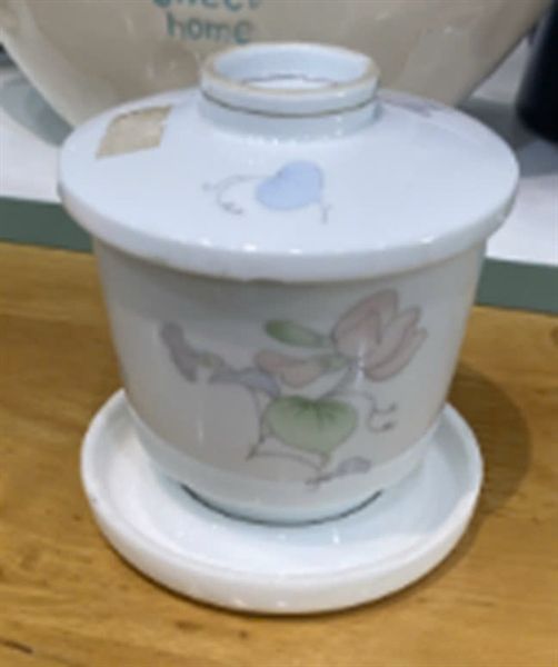 Set tách trà (nắp bị mẻ)