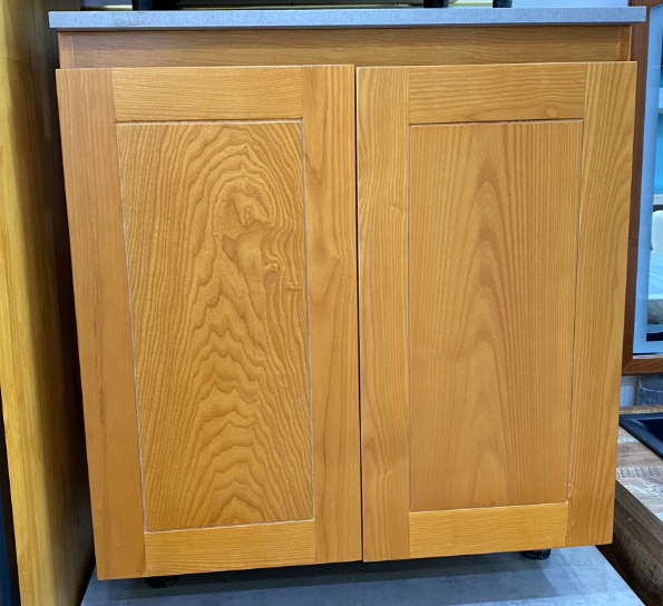 Tủ bếp dưới gỗ tần bì (ASH), cánh chạy pano phủ màu gỗ gõ 700 x 610 x 810mm