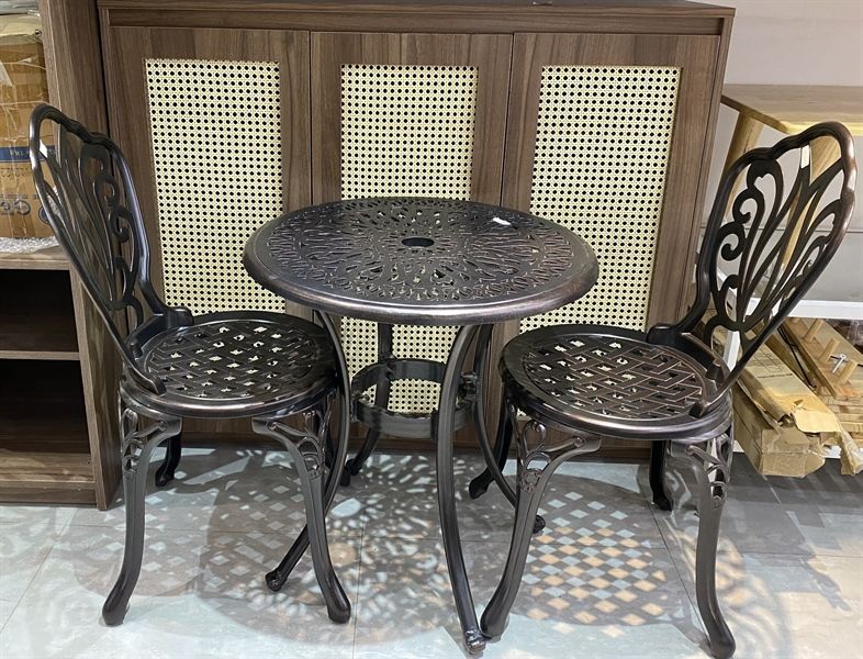 Bàn tròn màu đồng hoa văn cổ điển (chưa bao gồm ghế)