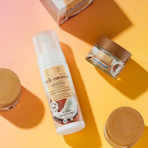 Gel rửa mặt tạo bọt Eveline Rich Coconut tinh dầu dừa 150ML