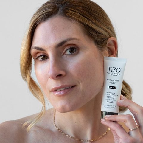Kem chống nắng khoáng chất TiZO Photoceutical Skincare dưỡng ẩm không màu SPF40 50g