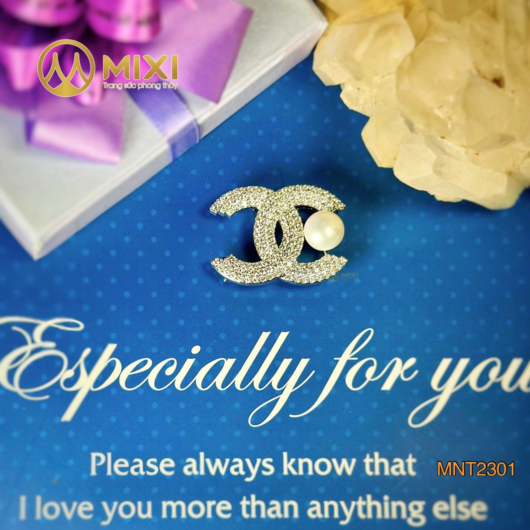 Trâm Cài Áo Đính Đá Và Ngọc Trai Cao Cấp Hình Chanel_Bạc