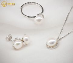 Nhẫn Ngọc Trai Trắng Hình Bán Nguyệt Sủi Đá