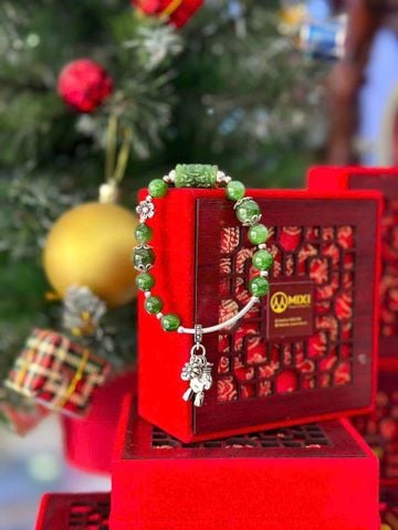 Vòng Tay Lu Thống Ngọc Bích Nephrite Khắc Hoa Văn Mix Charm Bạc Thái Tam Hoa Tiền Ngựa