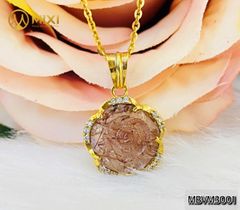 Mặt Dây Hoa Mẫu Đơn Thạch Anh Tóc Đỏ_1.5 Bọc Vàng 10k Sủi Đá
