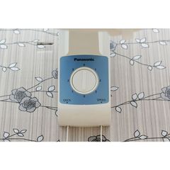 Quạt treo tường Panasonic model F-409U (màu xanh, vàng kim - 3 chế độ gió - 47.5W)- KO GỒM CP LẮP