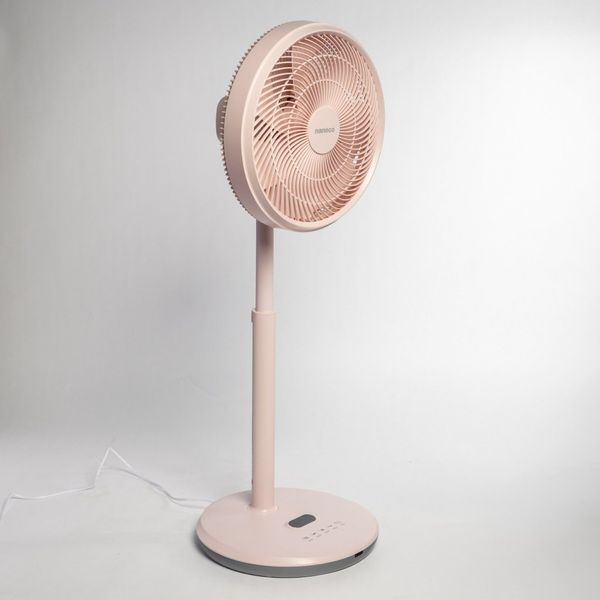 Quạt đứng động cơ BLDC có remote 14inch, 7 cánh, màu hồng/trắng Nanoco model NEF1499